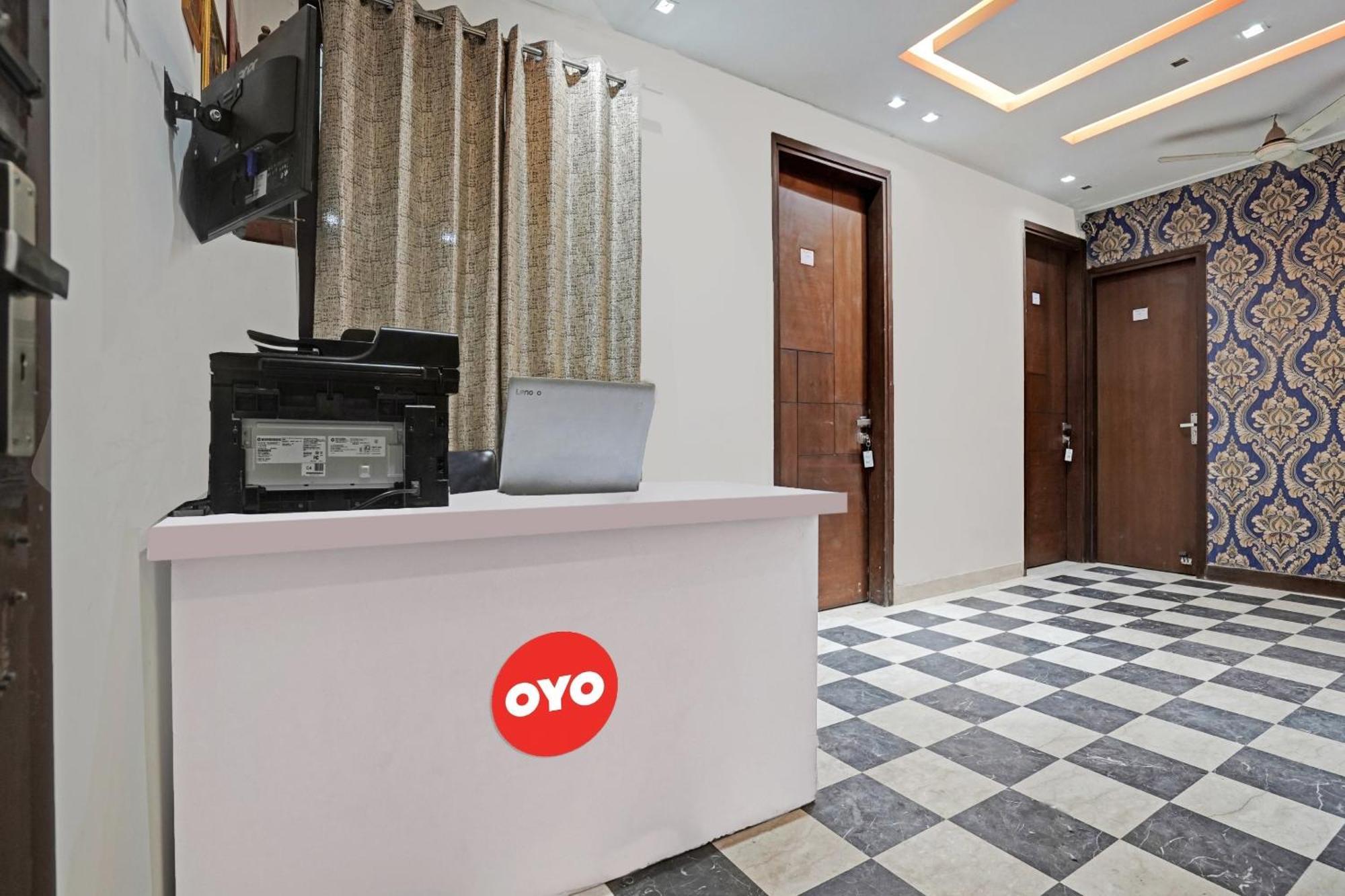 Hotel O South Galaxy Nuova Delhi Esterno foto
