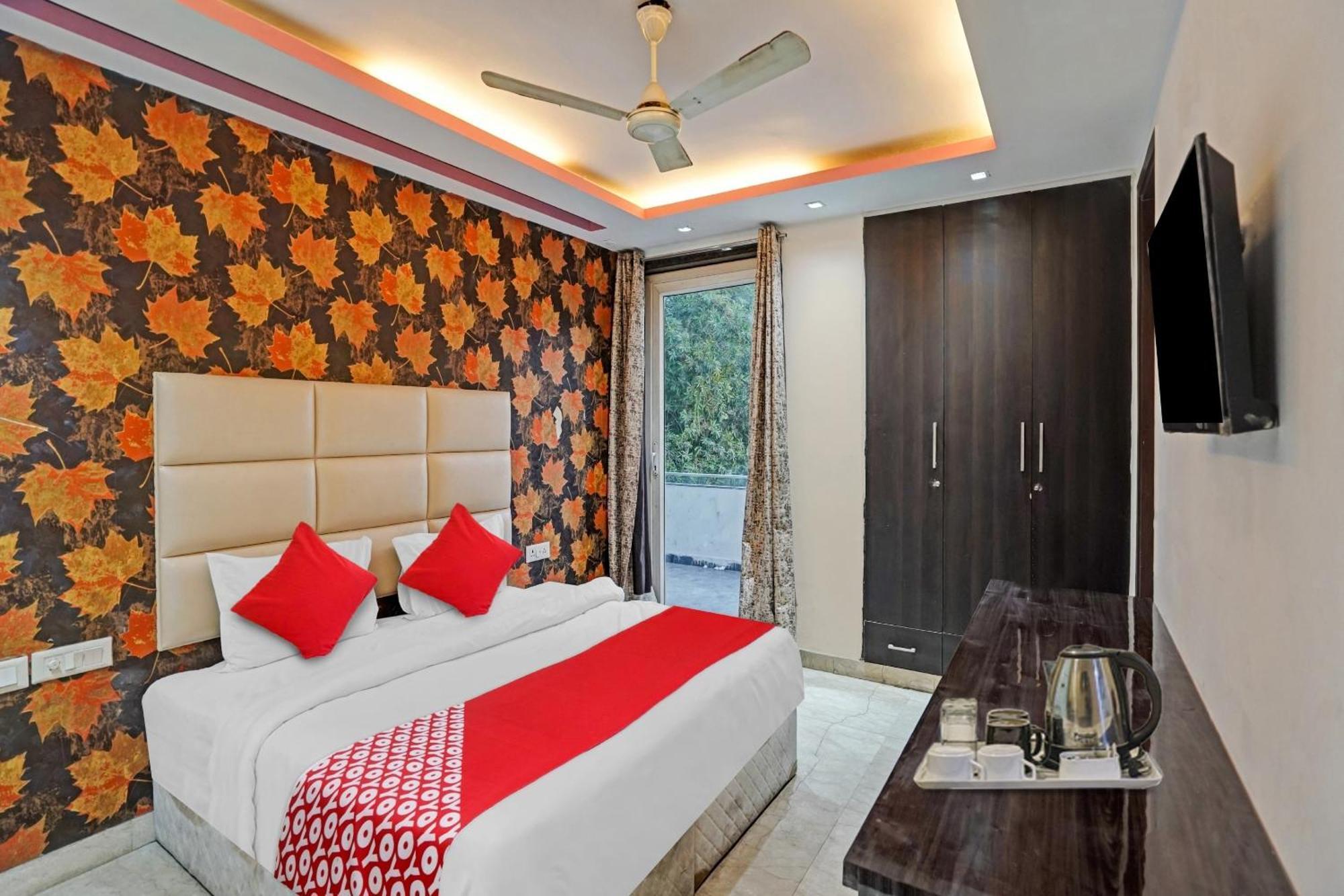 Hotel O South Galaxy Nuova Delhi Esterno foto